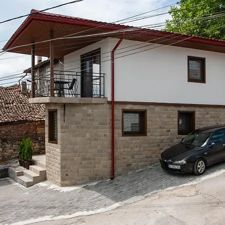 Family House Atanasovi * Tırnova