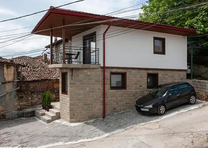 Family House Atanasovi * Tırnova